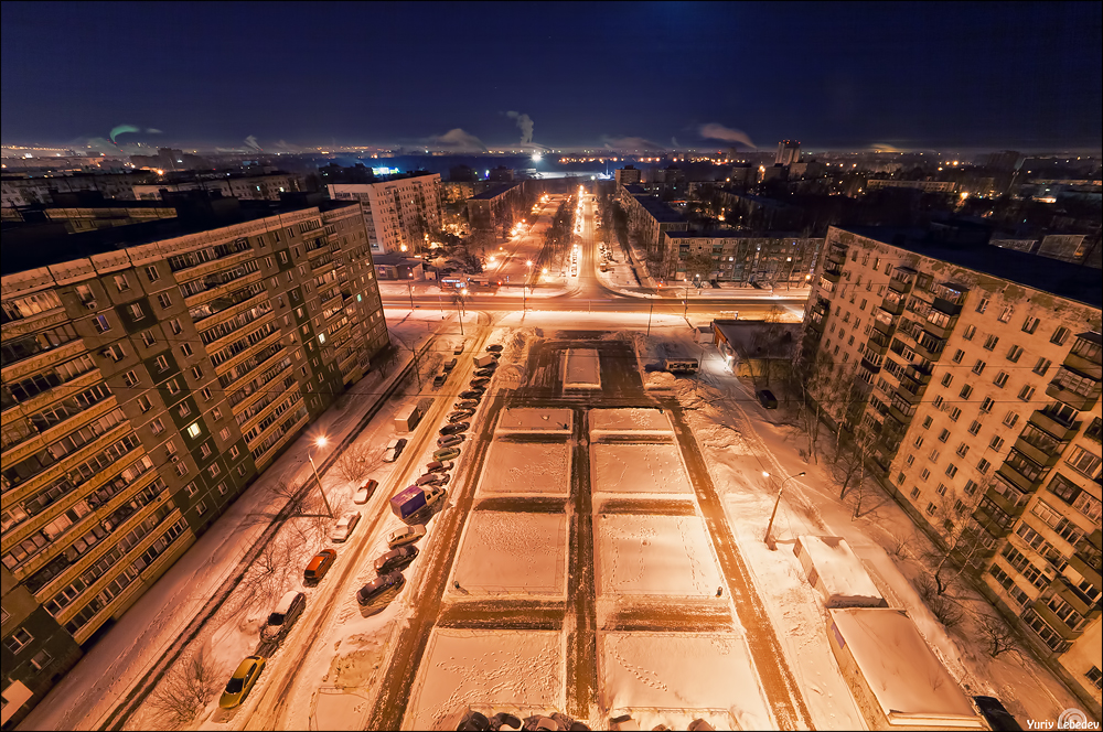 Нижний край крыши. Вид с крыш Нижнего Новгорода ночью. Сормово вид сверху. Сормово вид с высотки. Виды крыш.
