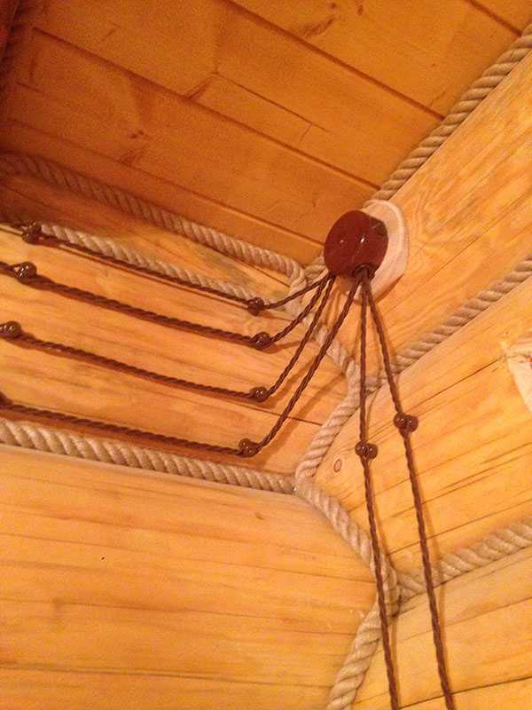 Ретро электропроводка в деревянном доме фото