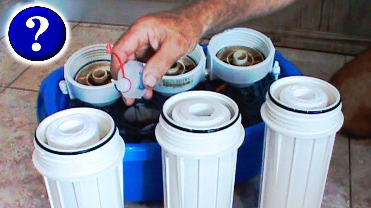 Поменять фильтр очистки воды. Картриджный фильтр 630. Как поменять картридж в фильтре для воды Гейзер. Фильтр пластиковый для воды. Обслуживание фильтров для воды.