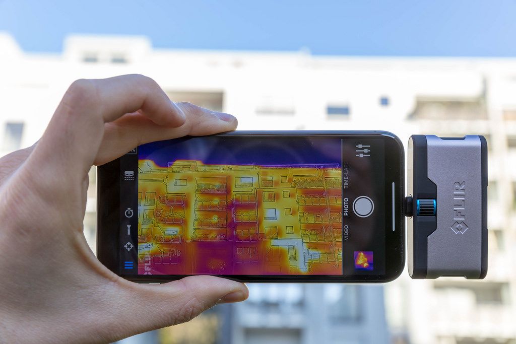 Тепловизор на телефон. FLIR one Pro lt. FLIR iphone. Тепловизор для самсунг s20. Тепловизор для телефона FLIR.