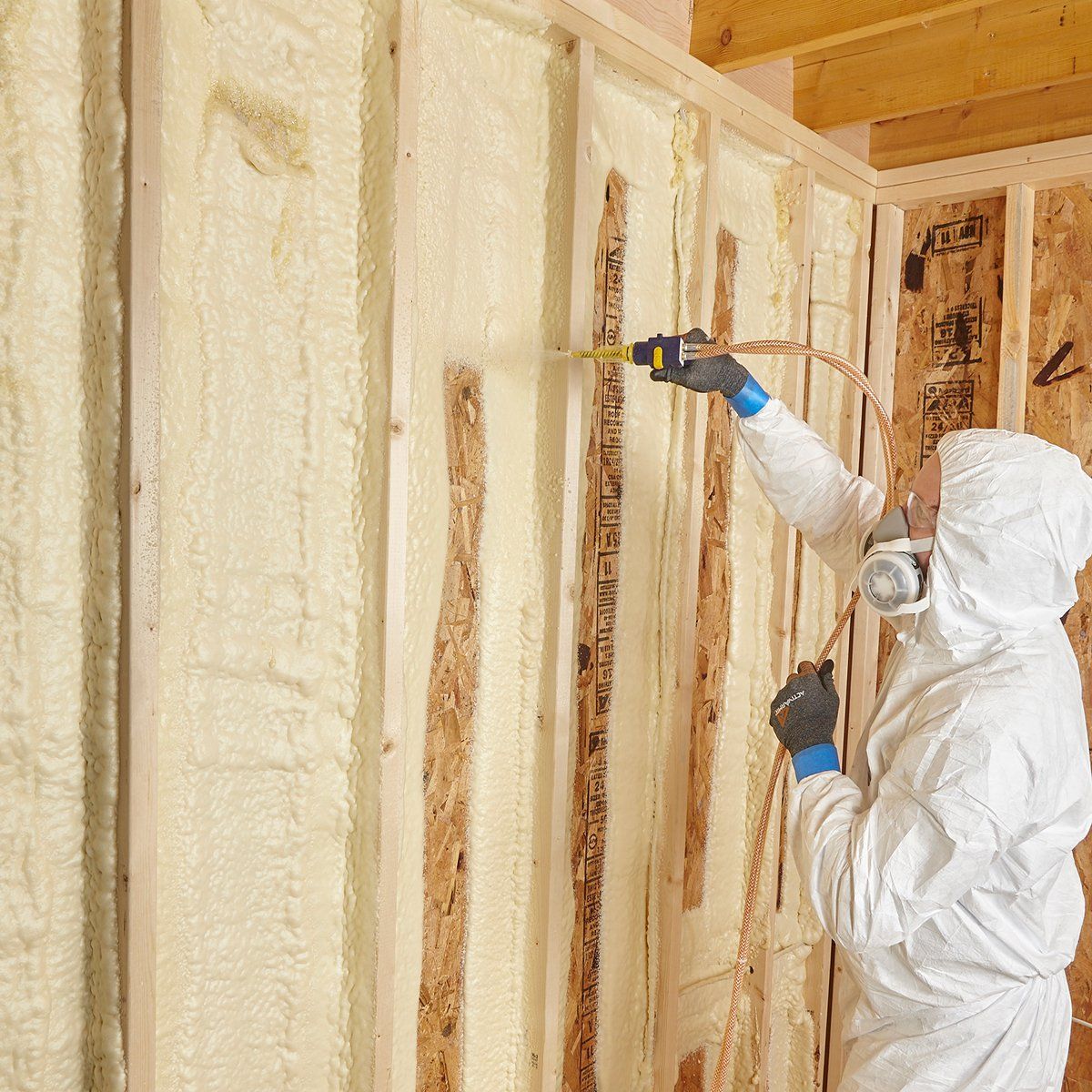 Пена утеплитель для стен. Spray Foam Insulation. Теплоизоляция пенополиуретаном. ППУ утеплитель. Теплоизоляция домов пенополиуретаном.