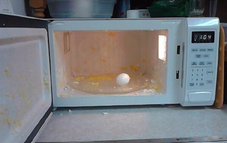 Как сварить яйца в микроволновке. Микроволновка DL---\voo. Микроволновая печь Hi m020w01. Яйцо микроволновая печь. Яйцо в микроволновке.