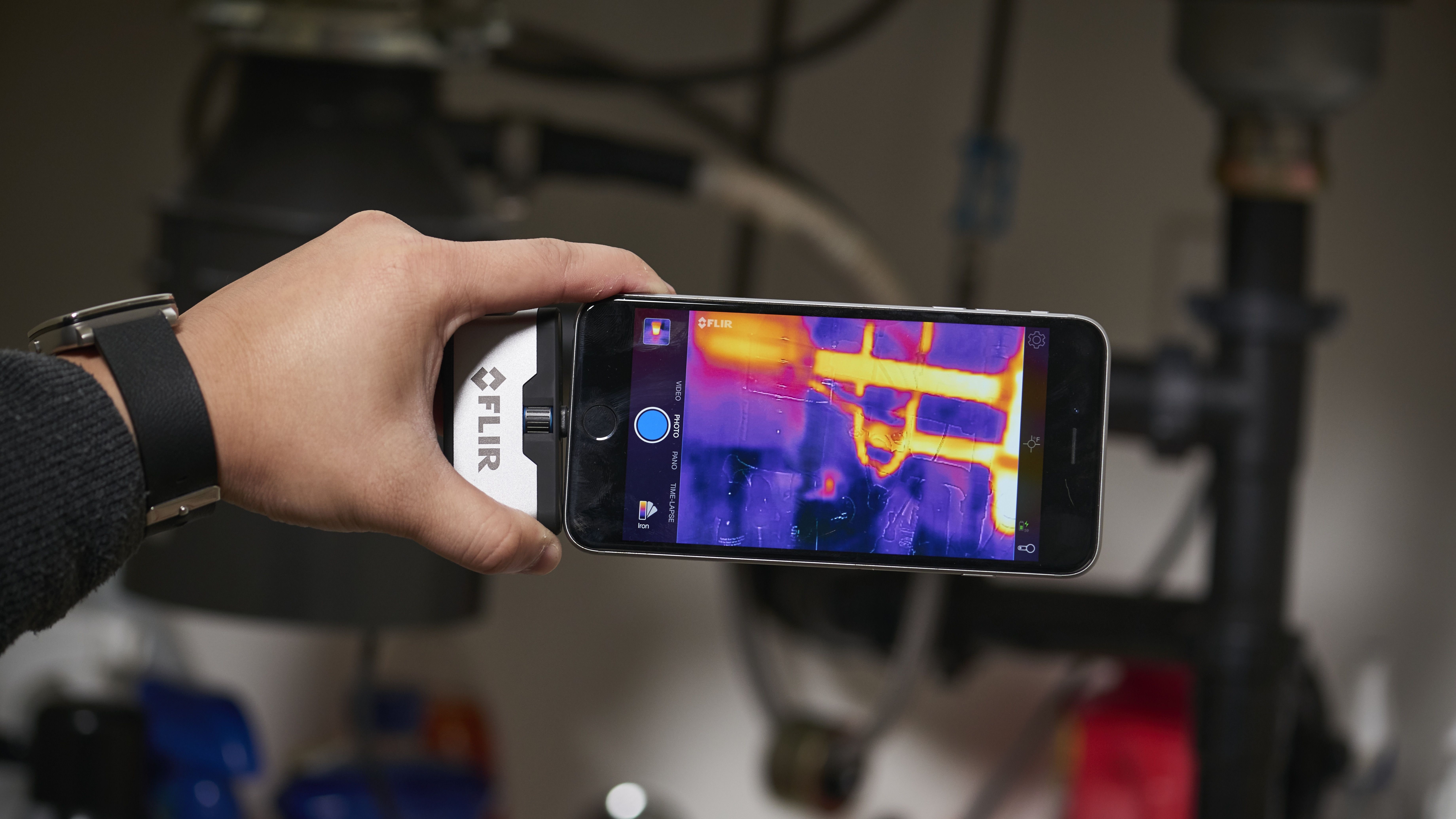 Ремонт тепловизоров flir. Thermal Camera FLIR. Тепловизор FLIR one Pro. FLIR one Gen 3. Тепловизор FLIR one Pro IOS.